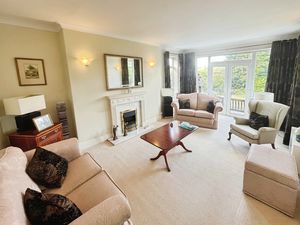 Sitting room- click for photo gallery